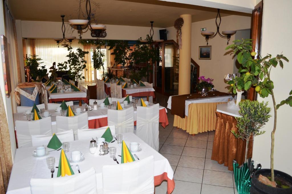 Hotel Europe Inn Paralía Екстериор снимка