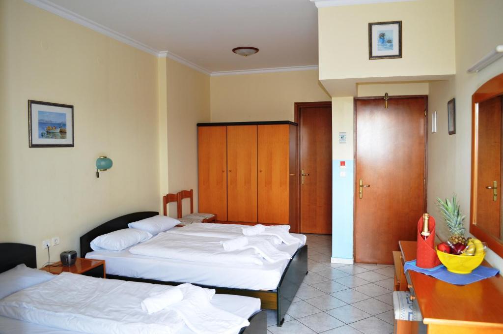 Hotel Europe Inn Paralía Екстериор снимка